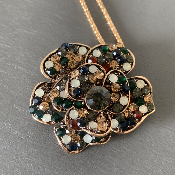 Flower brooch necklace - Picture 2 of 5